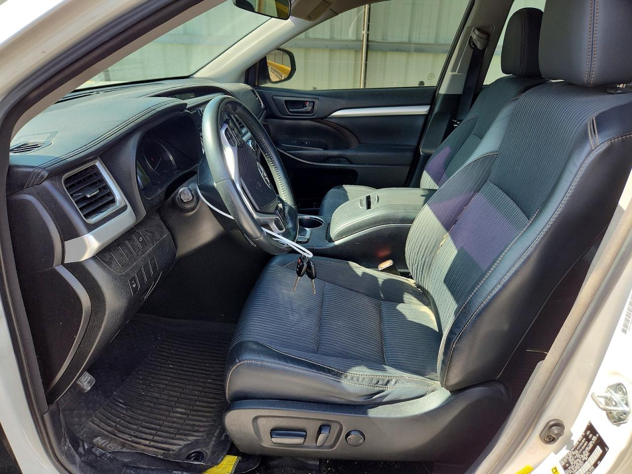 2016 TOYOTA HIGHLANDER LE PLUS photo 13