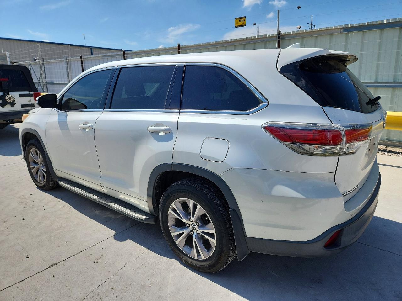 2016 TOYOTA HIGHLANDER LE PLUS photo 3