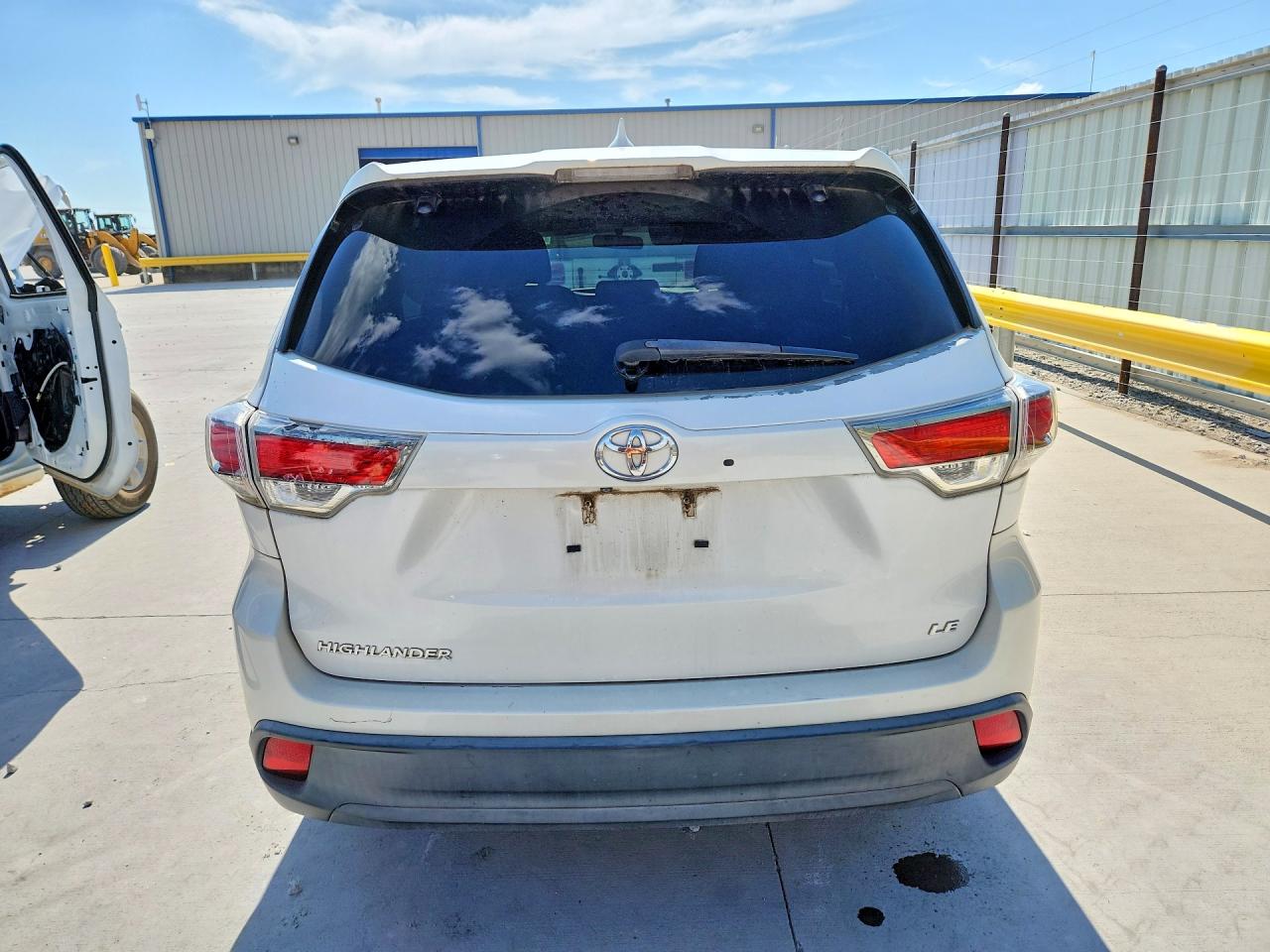 2016 TOYOTA HIGHLANDER LE PLUS photo 11