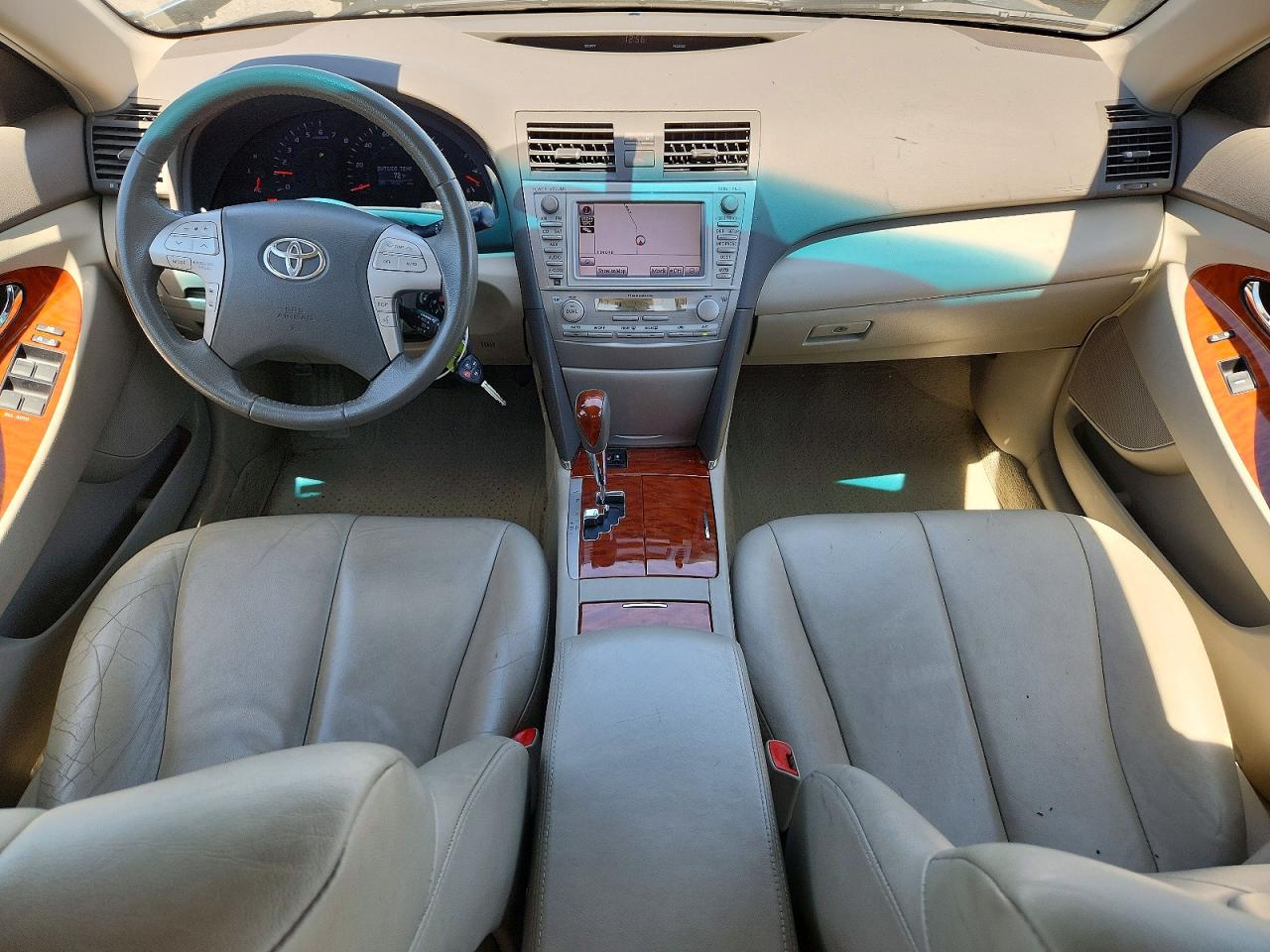 2011 TOYOTA CAMRY XLE photo 8