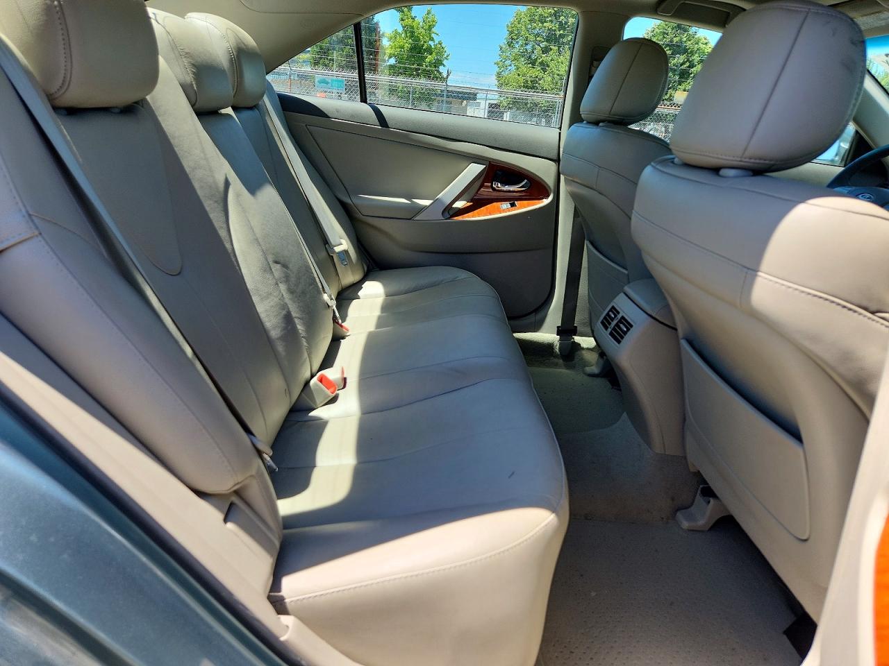 2011 TOYOTA CAMRY XLE photo 10