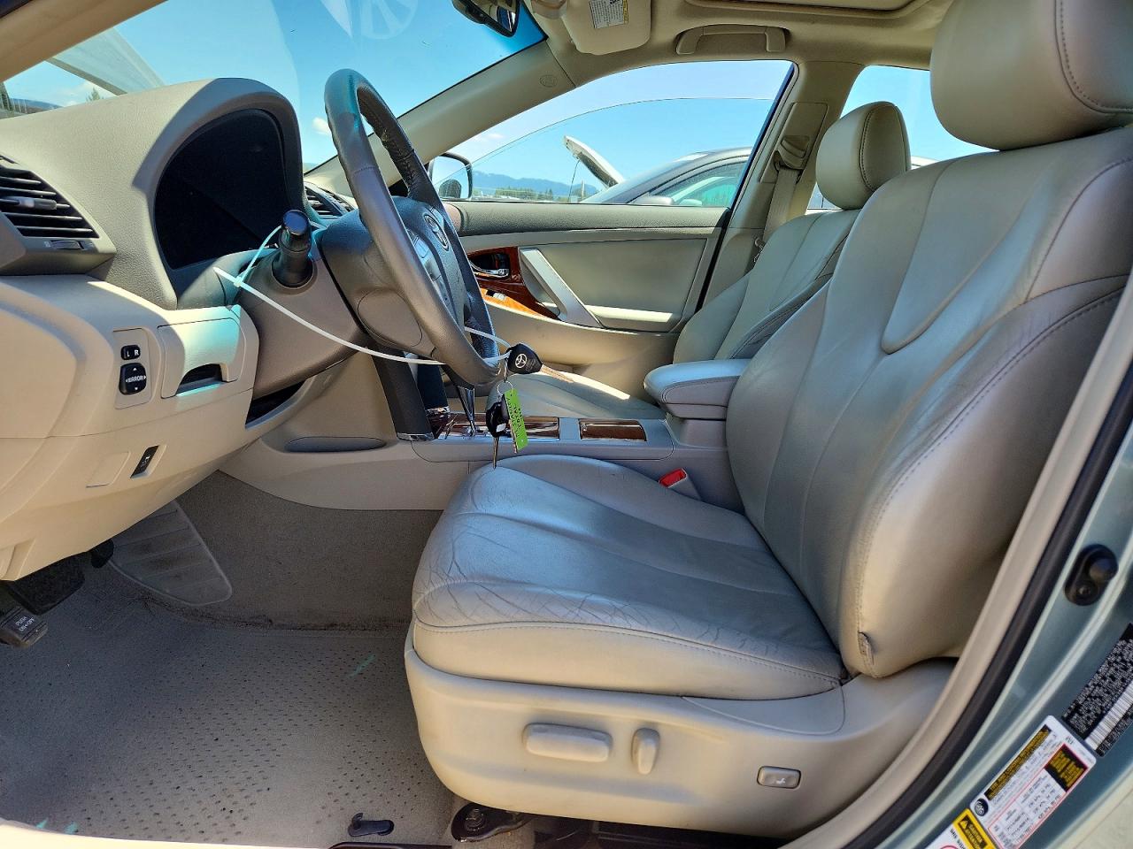 2011 TOYOTA CAMRY XLE photo 7
