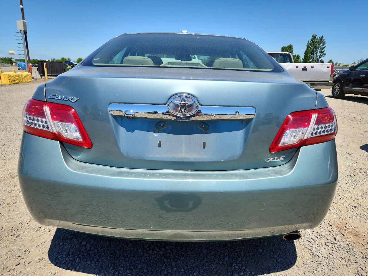 2011 TOYOTA CAMRY XLE photo 6