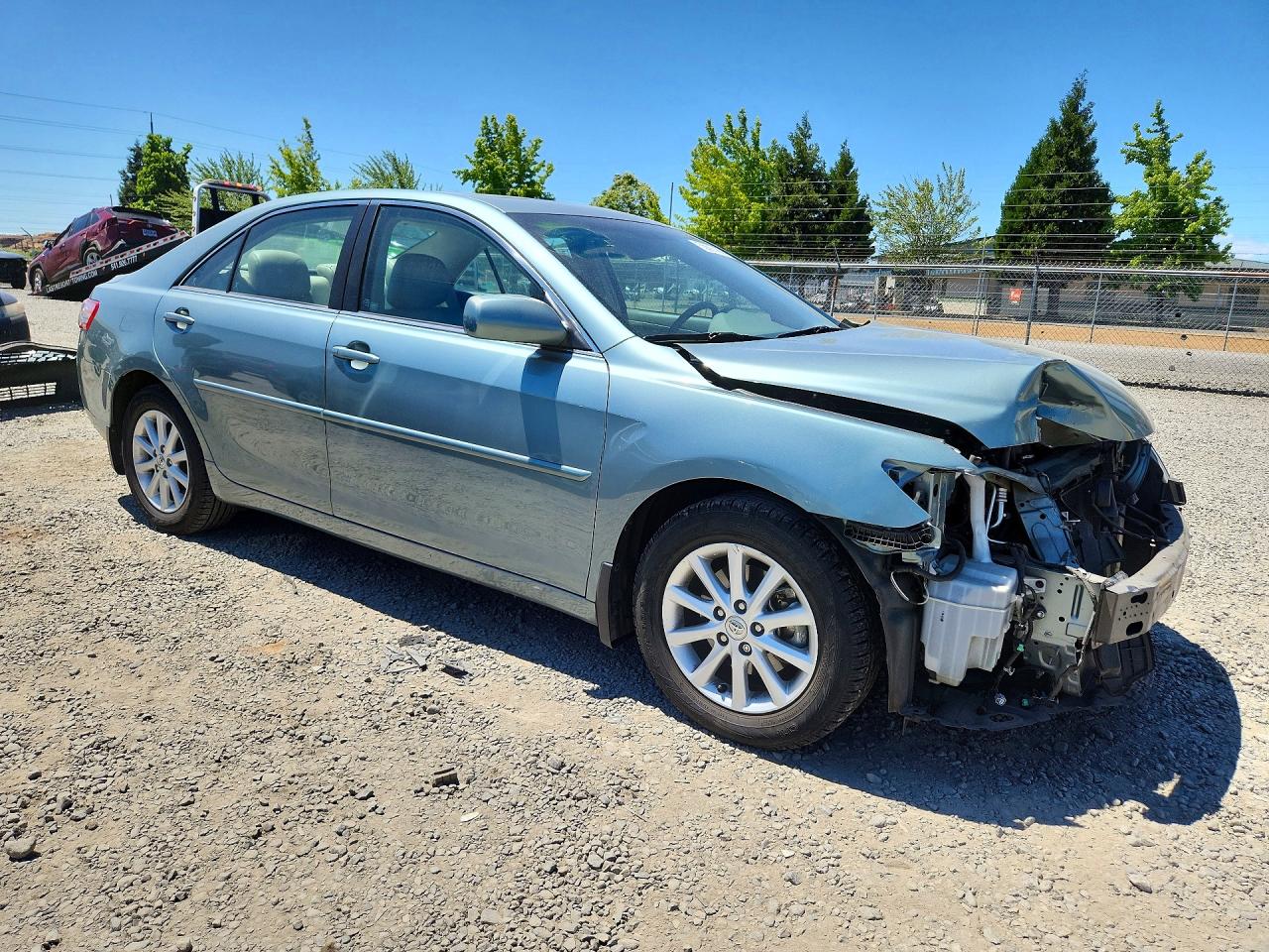 2011 TOYOTA CAMRY XLE photo 4