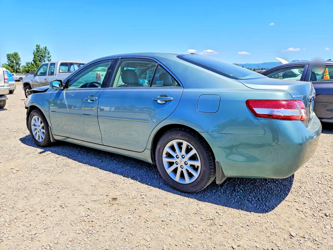 2011 TOYOTA CAMRY XLE photo 2