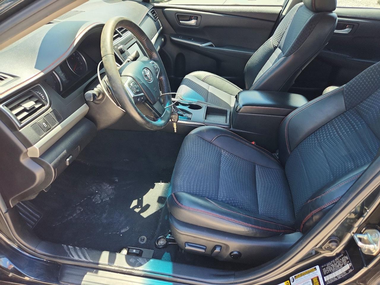 2015 TOYOTA CAMRY SE photo 13