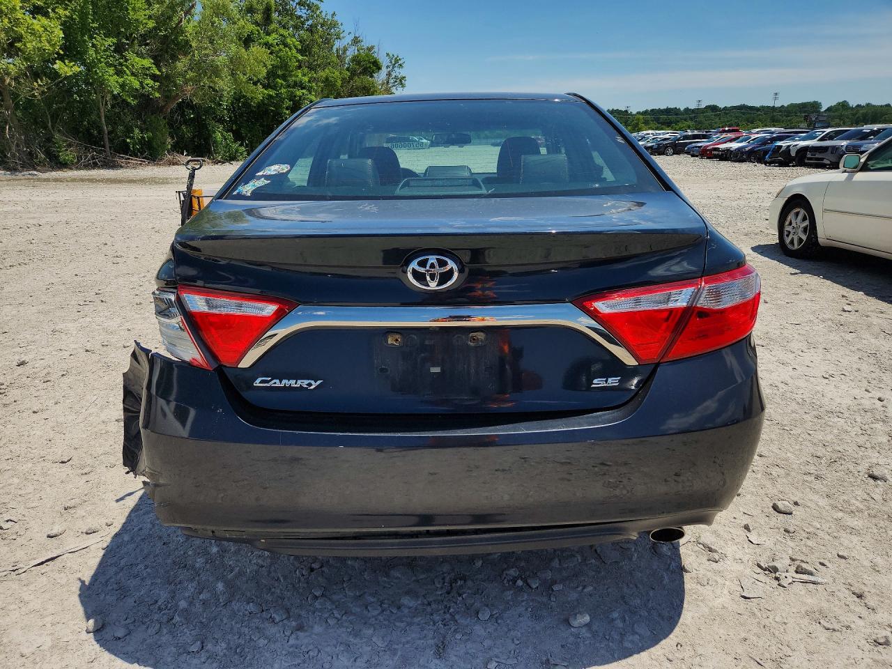 2015 TOYOTA CAMRY SE photo 11
