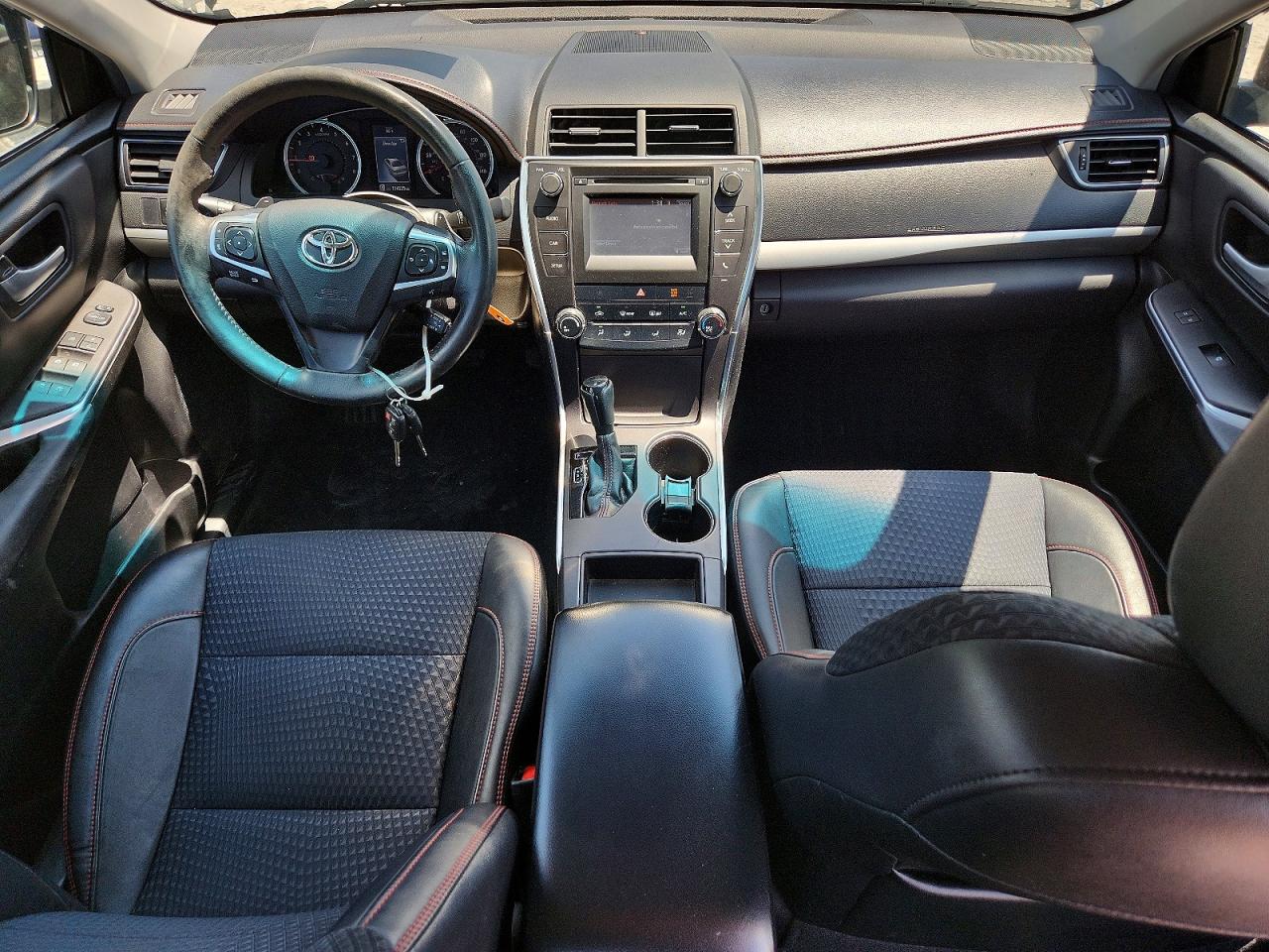 2015 TOYOTA CAMRY SE photo 15