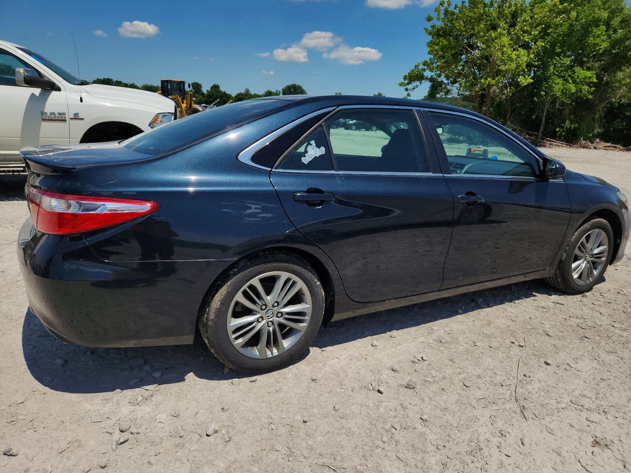 2015 TOYOTA CAMRY SE photo 5