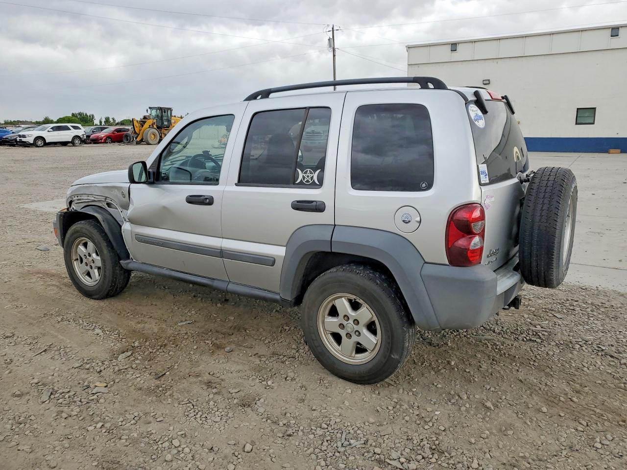 2005 JEEP LIBERTY SPORT photo 2