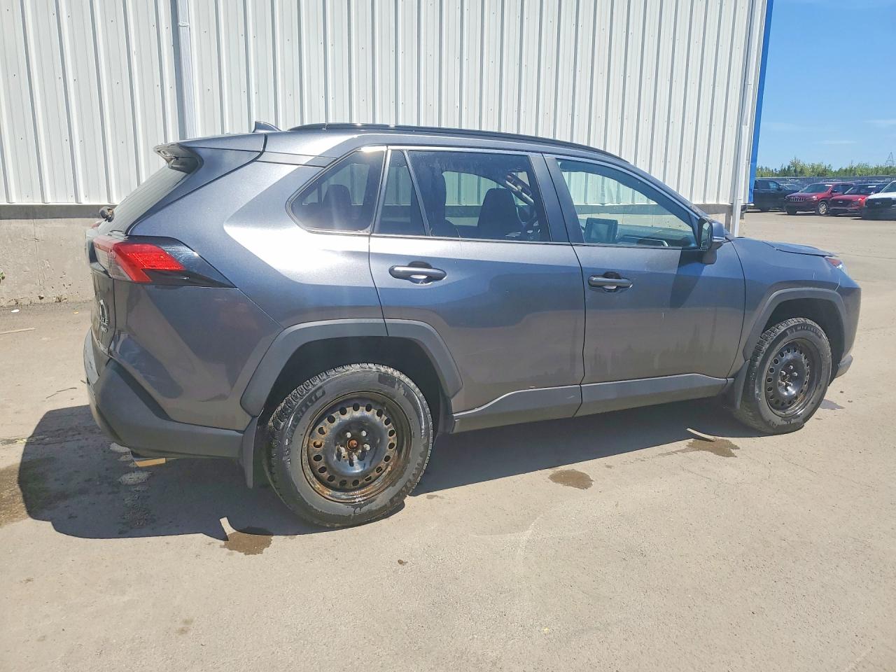 2021 TOYOTA RAV4 XLE photo 7