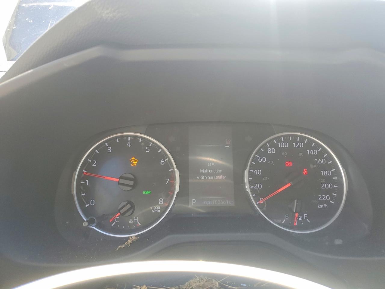 2021 TOYOTA RAV4 XLE photo 23