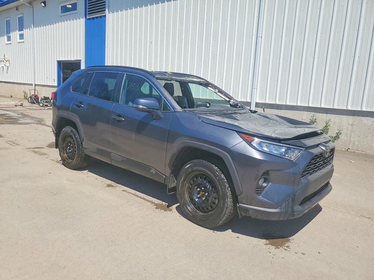 2021 TOYOTA RAV4 XLE photo 10