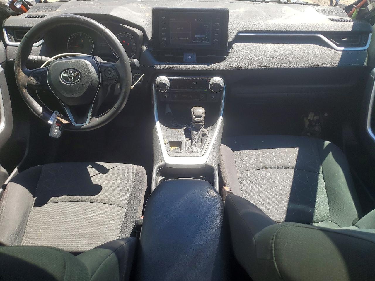 2021 TOYOTA RAV4 XLE photo 22