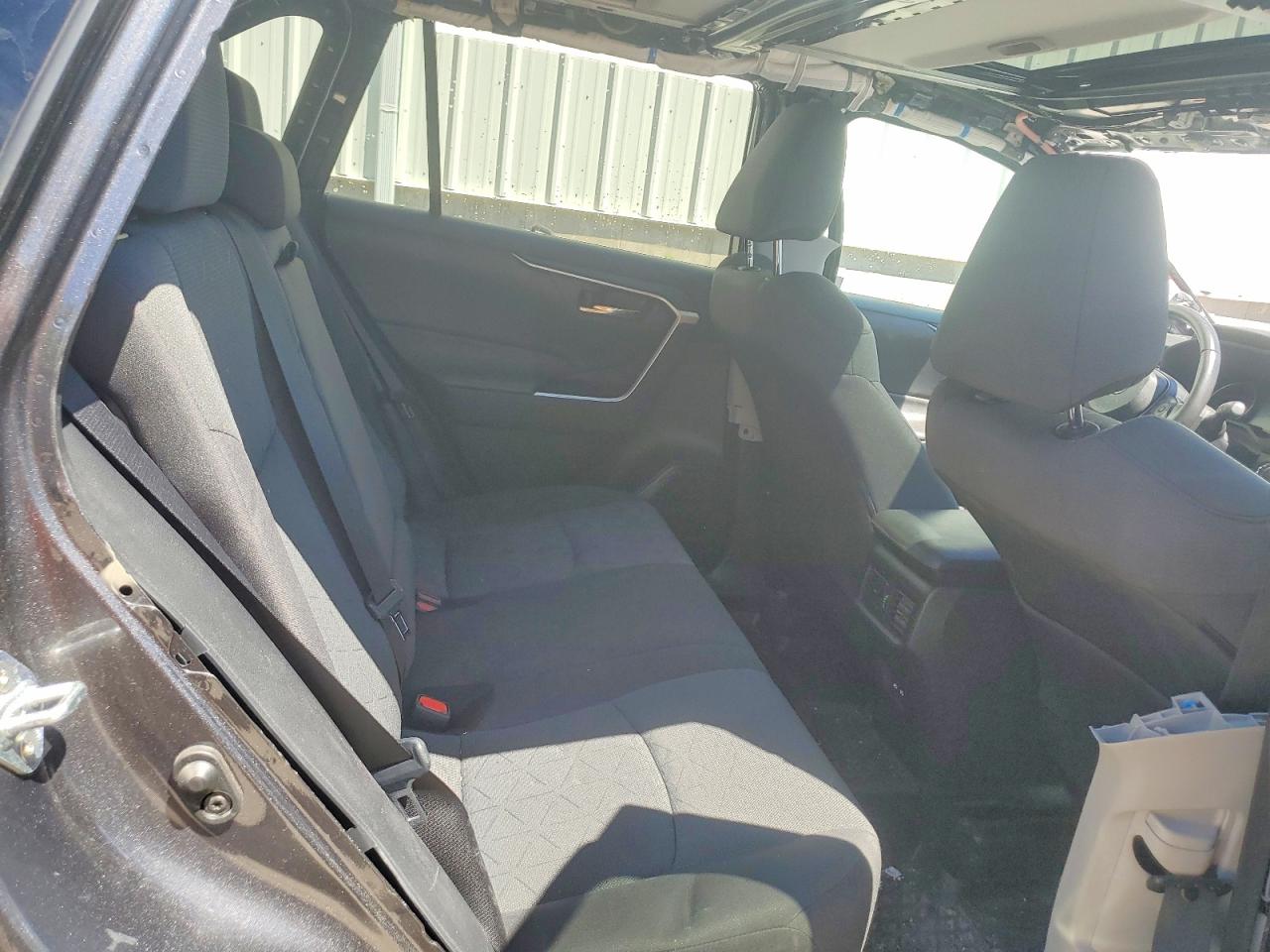 2021 TOYOTA RAV4 XLE photo 25