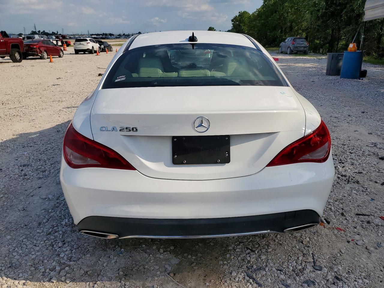 2018 MERCEDES-BENZ CLA 250 photo 11