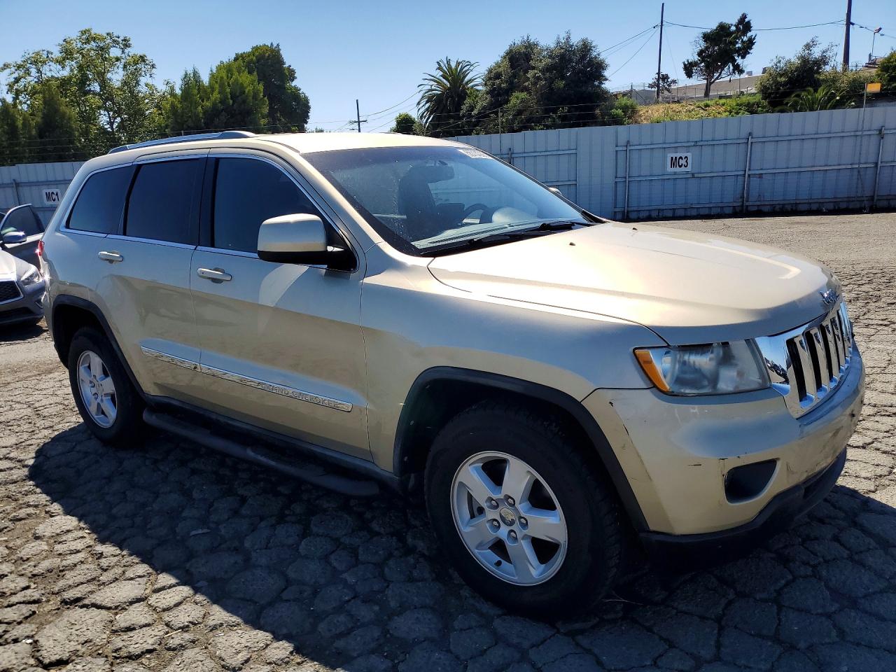 2012 JEEP GRAND CHEROKEE LAREDO photo 4
