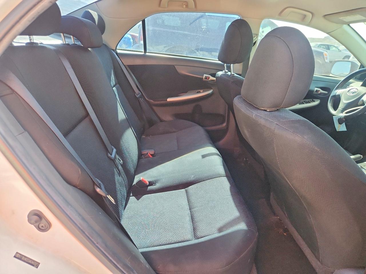 2010 TOYOTA COROLLA S photo 19