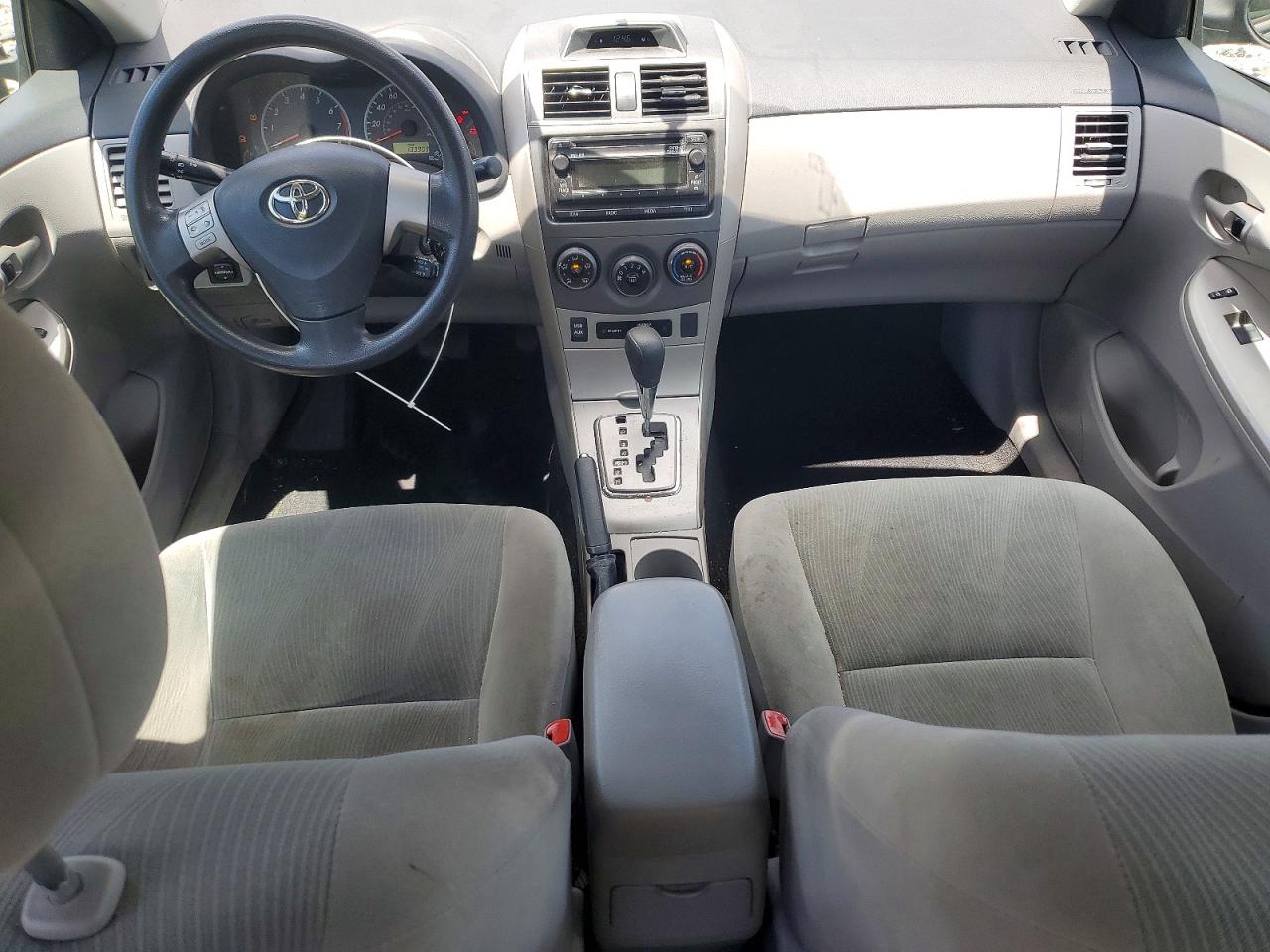 2012 TOYOTA COROLLA LE photo 15
