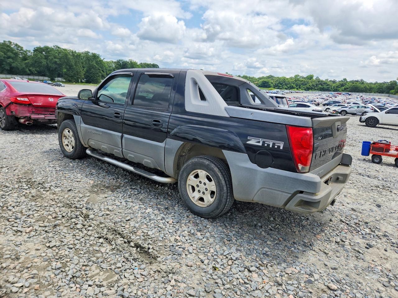 2002 CHEVROLET AVALANCHE C1500 photo 2