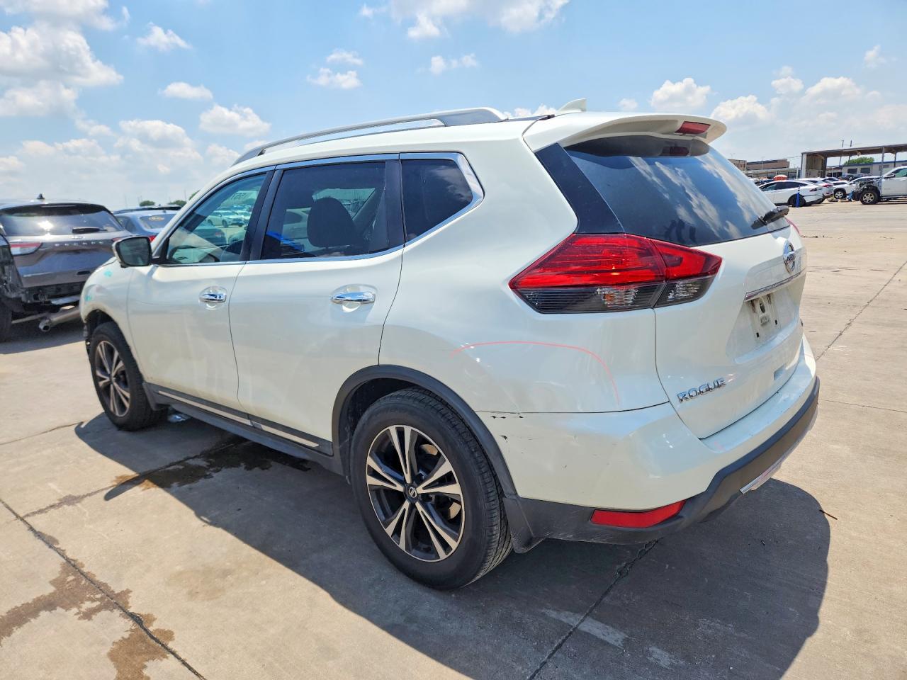 2017 NISSAN ROGUE SL photo 4