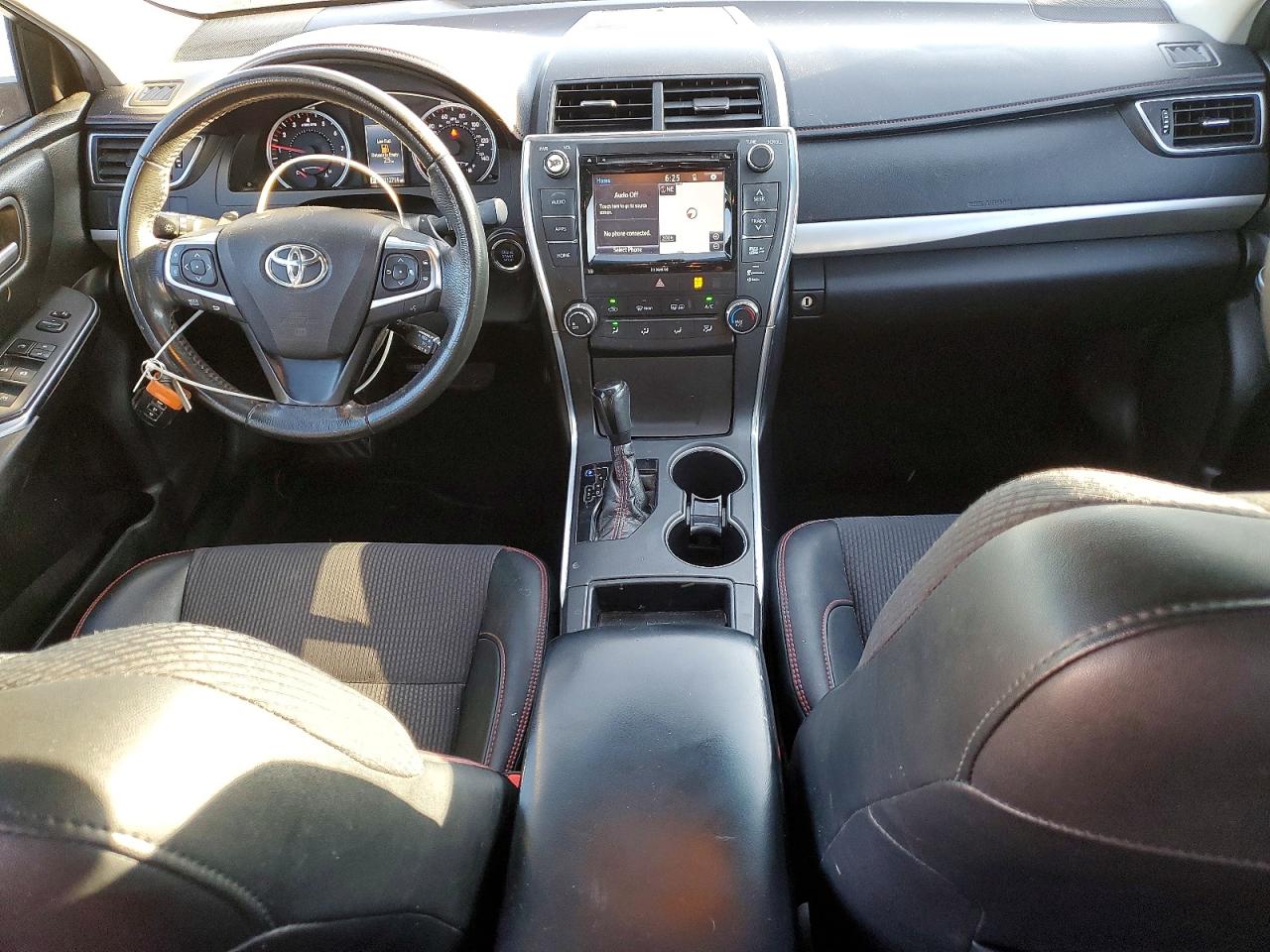 2017 TOYOTA CAMRY SE photo 8