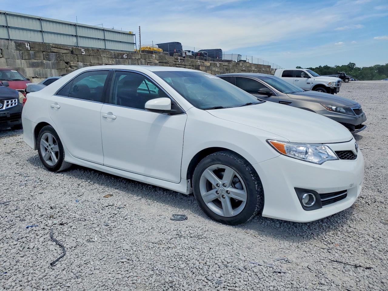 2012 TOYOTA CAMRY SE photo 10