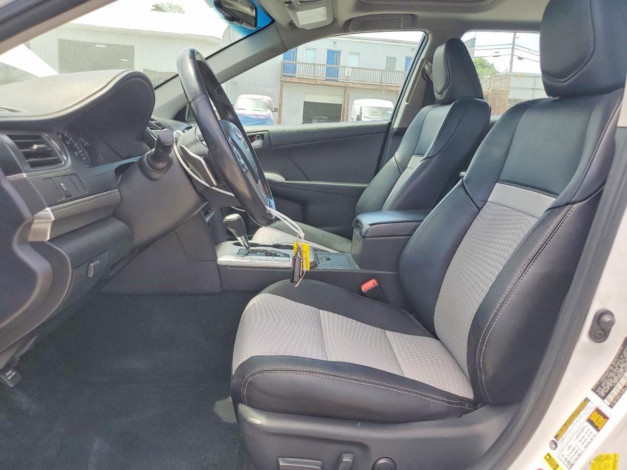 2012 TOYOTA CAMRY SE photo 19
