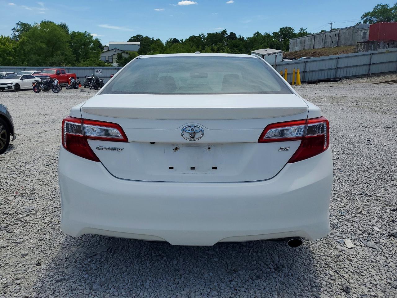 2012 TOYOTA CAMRY SE photo 16