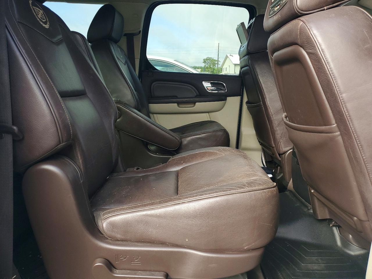 2011 CADILLAC ESCALADE ESV PLATINUM photo 21
