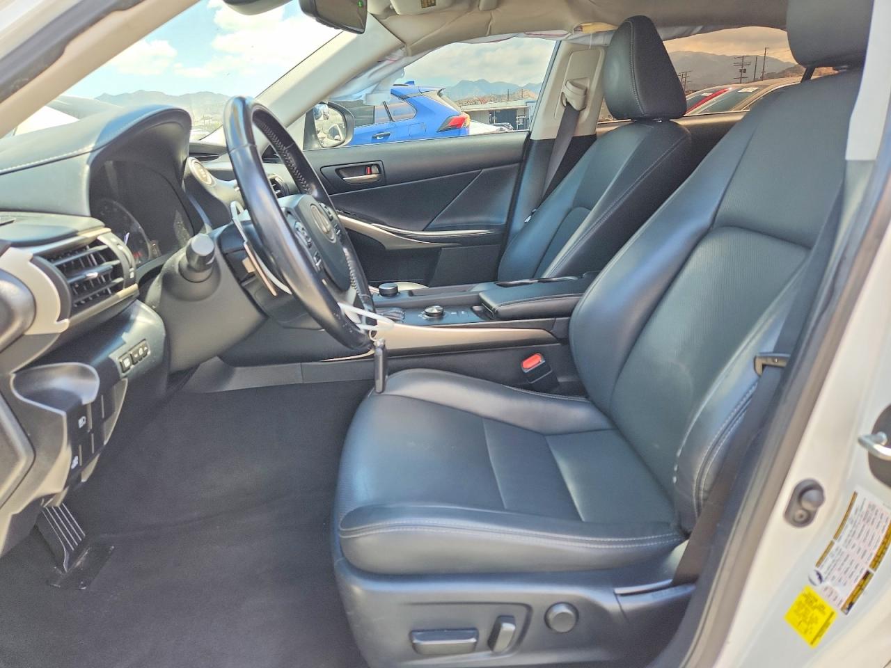 2020 LEXUS IS 300 photo 13