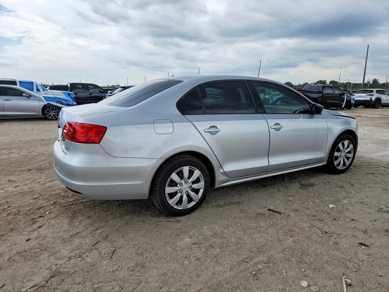 2012 VOLKSWAGEN JETTA BASE photo 5