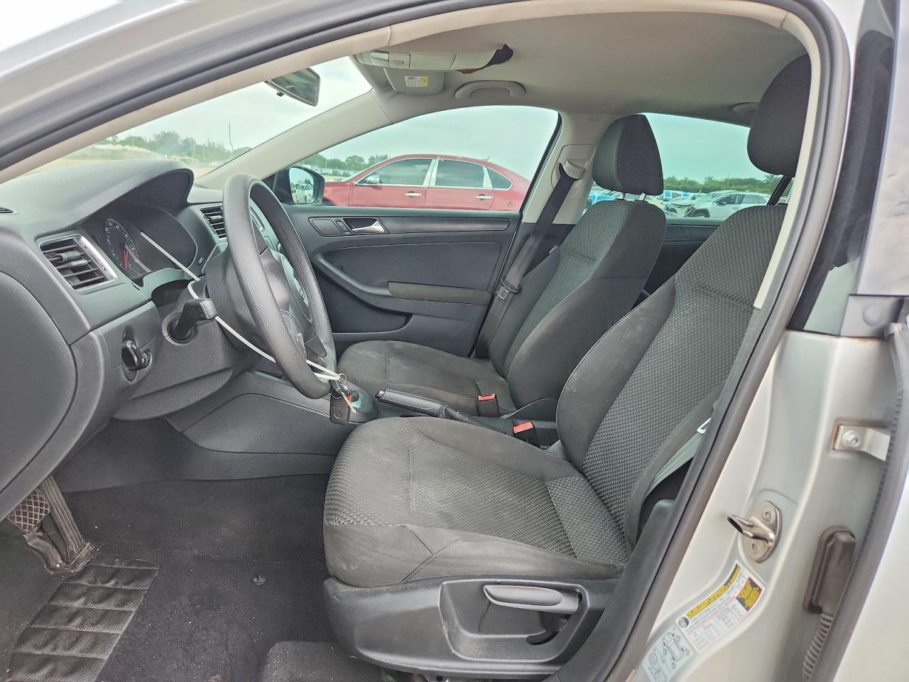 2012 VOLKSWAGEN JETTA BASE photo 13