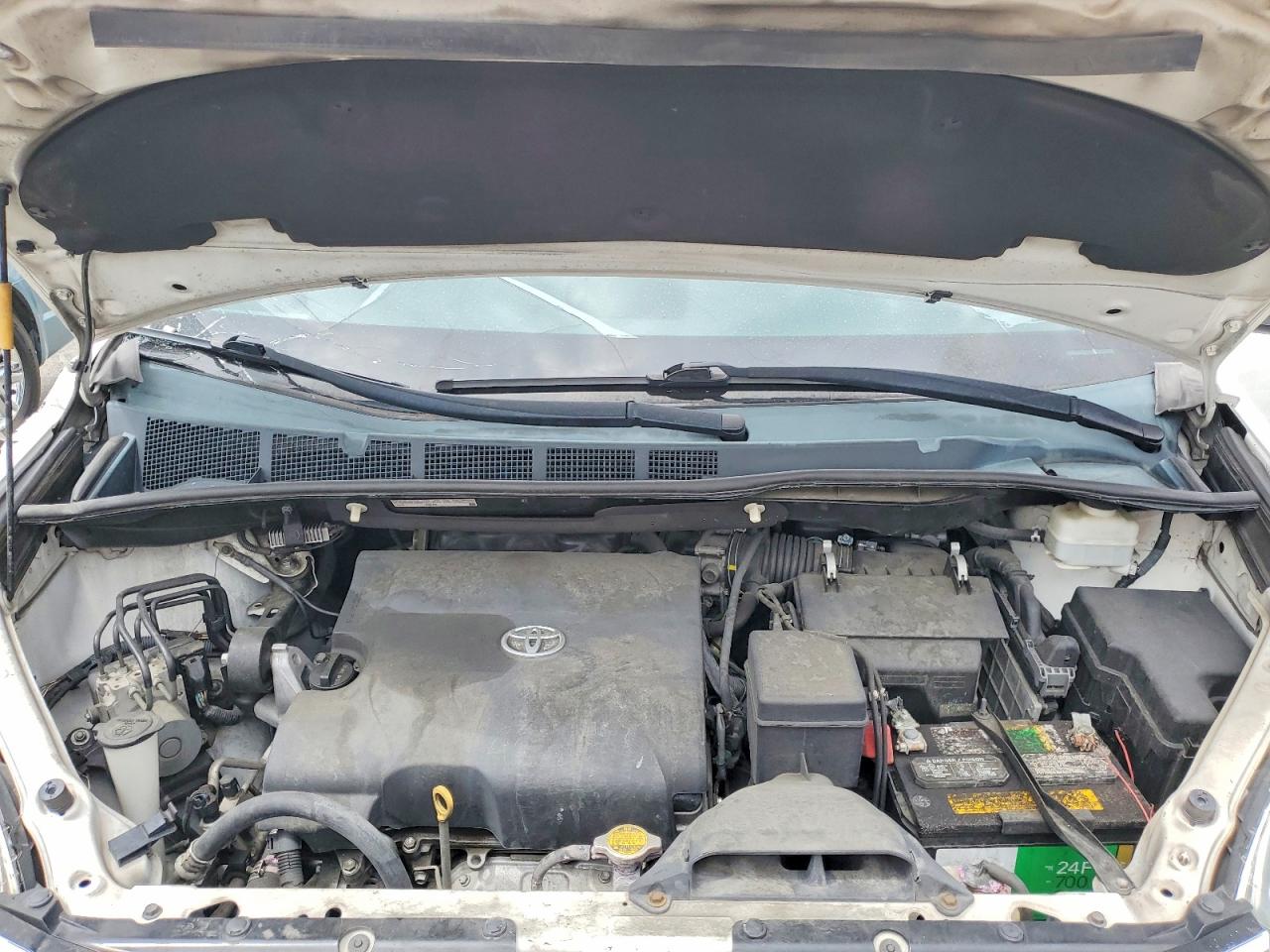 2013 TOYOTA SIENNA LE photo 23