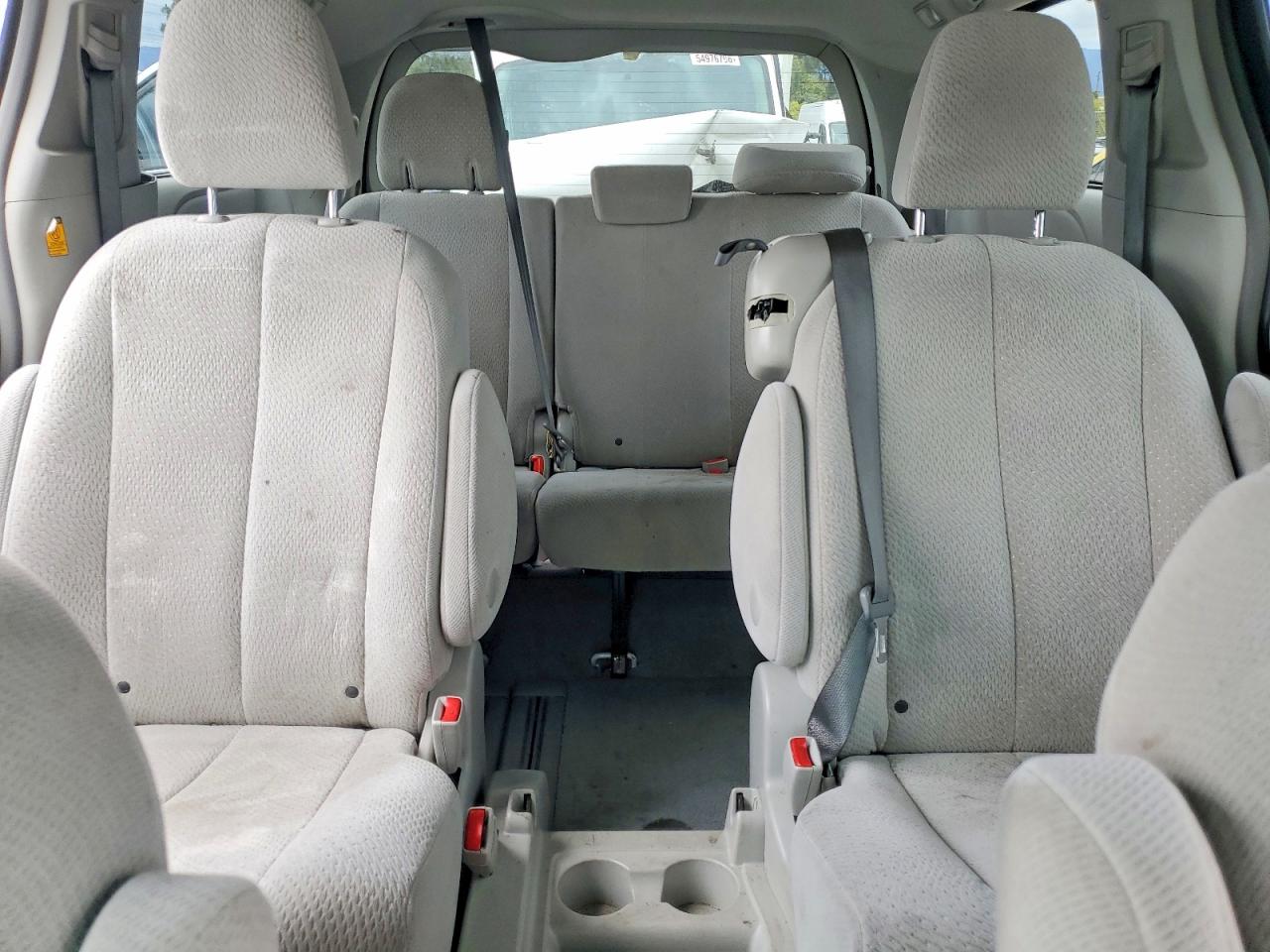 2013 TOYOTA SIENNA LE photo 19