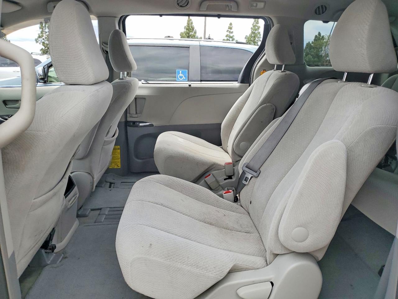 2013 TOYOTA SIENNA LE photo 21