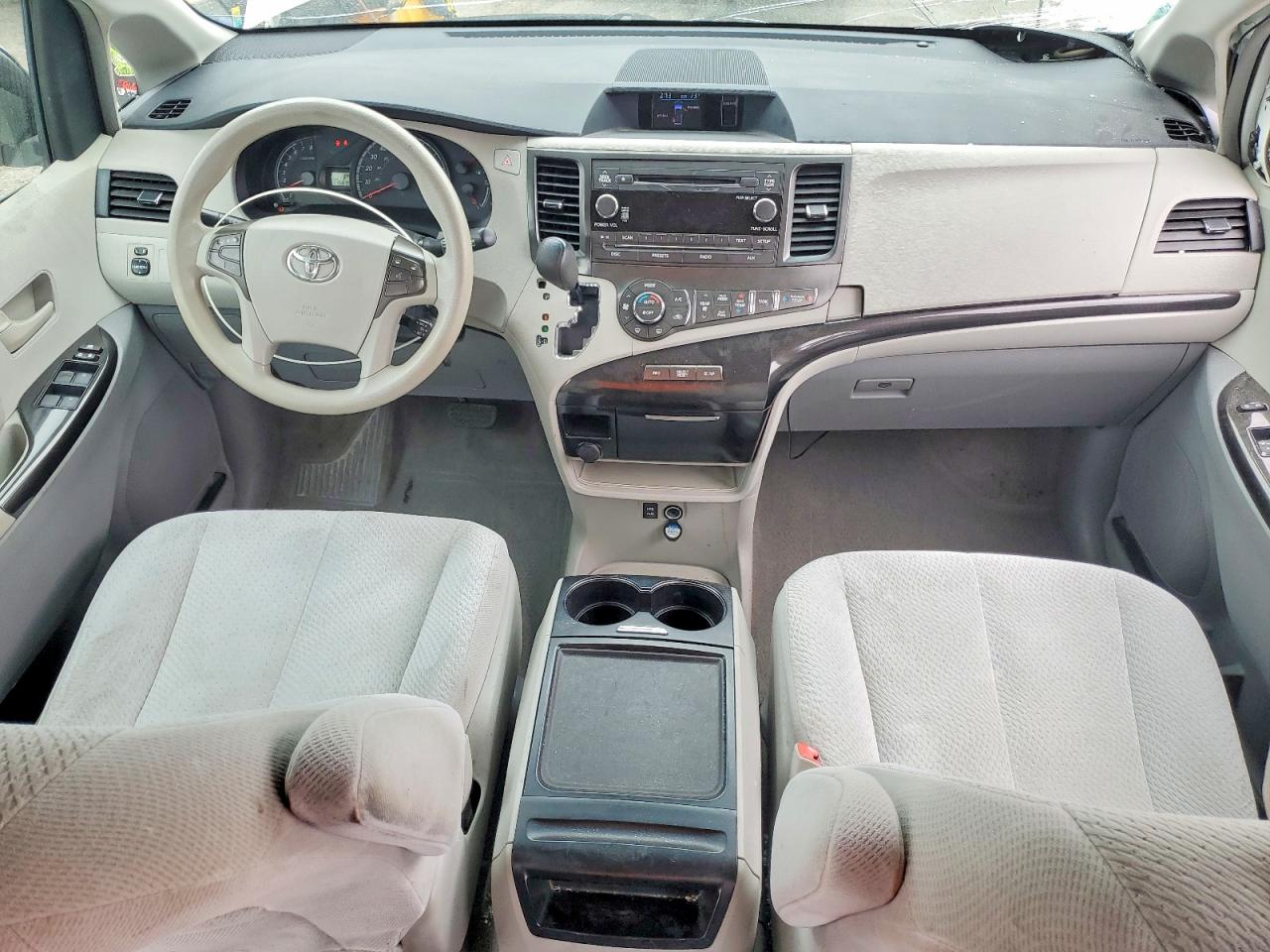 2013 TOYOTA SIENNA LE photo 15