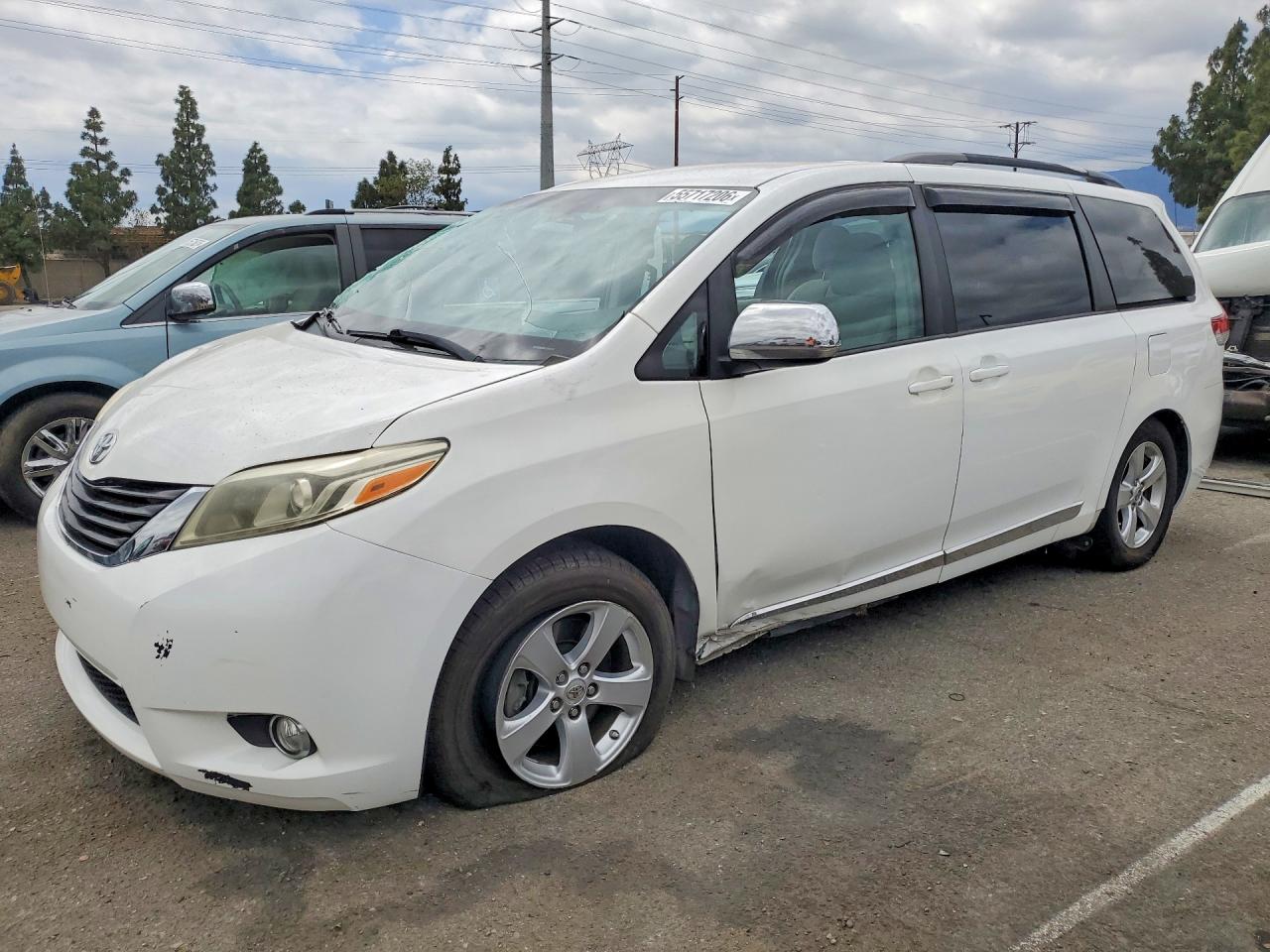 2013 TOYOTA SIENNA