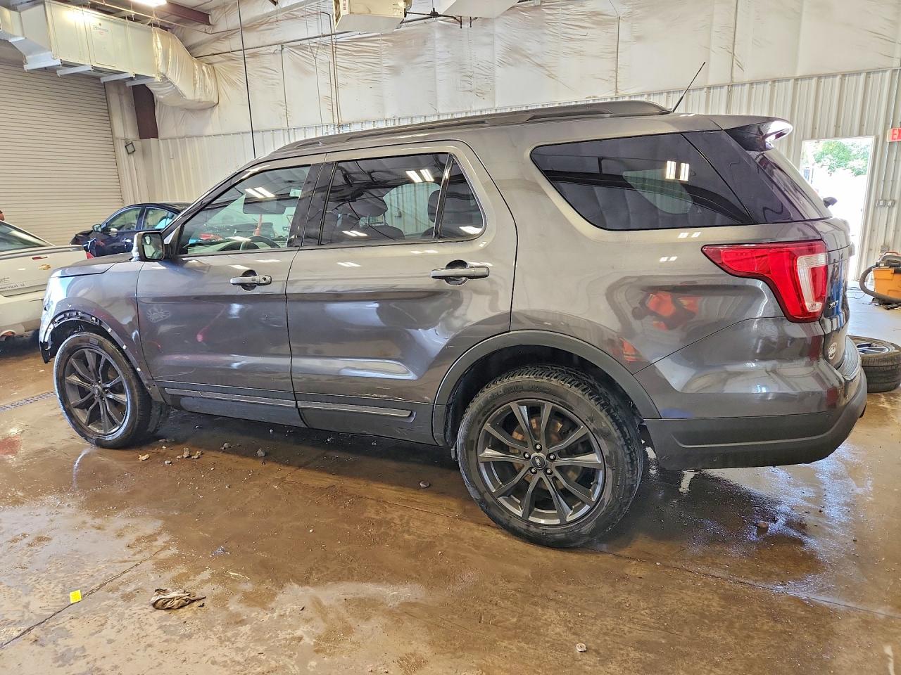 2018 FORD EXPLORER XLT photo 4