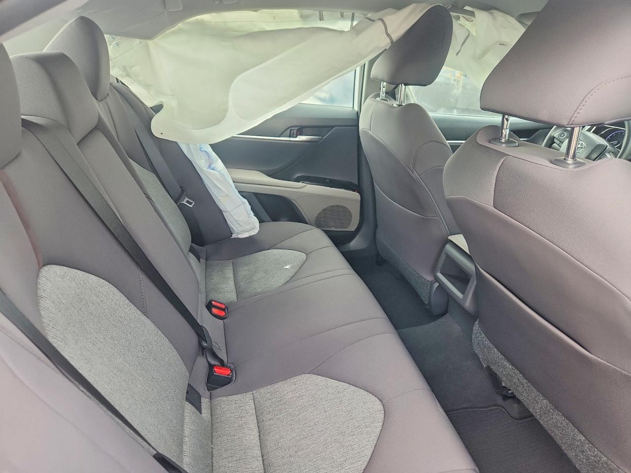 2019 TOYOTA CAMRY LE photo 10