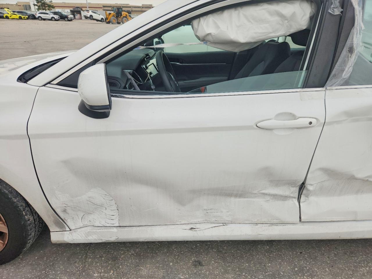 2019 TOYOTA CAMRY LE photo 7