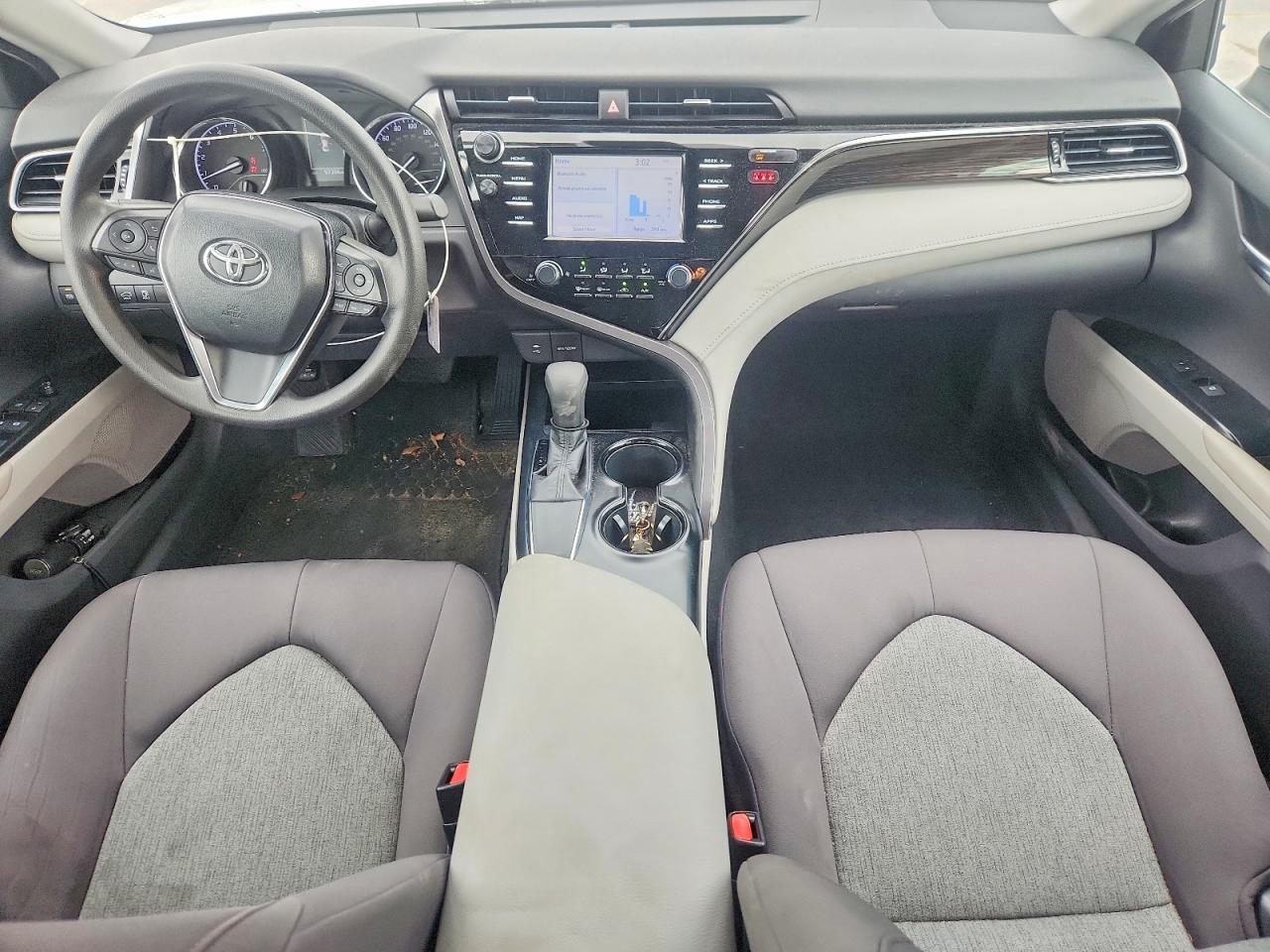 2019 TOYOTA CAMRY LE photo 8