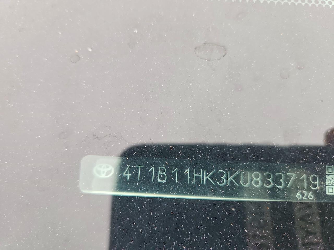 2019 TOYOTA CAMRY LE photo 12