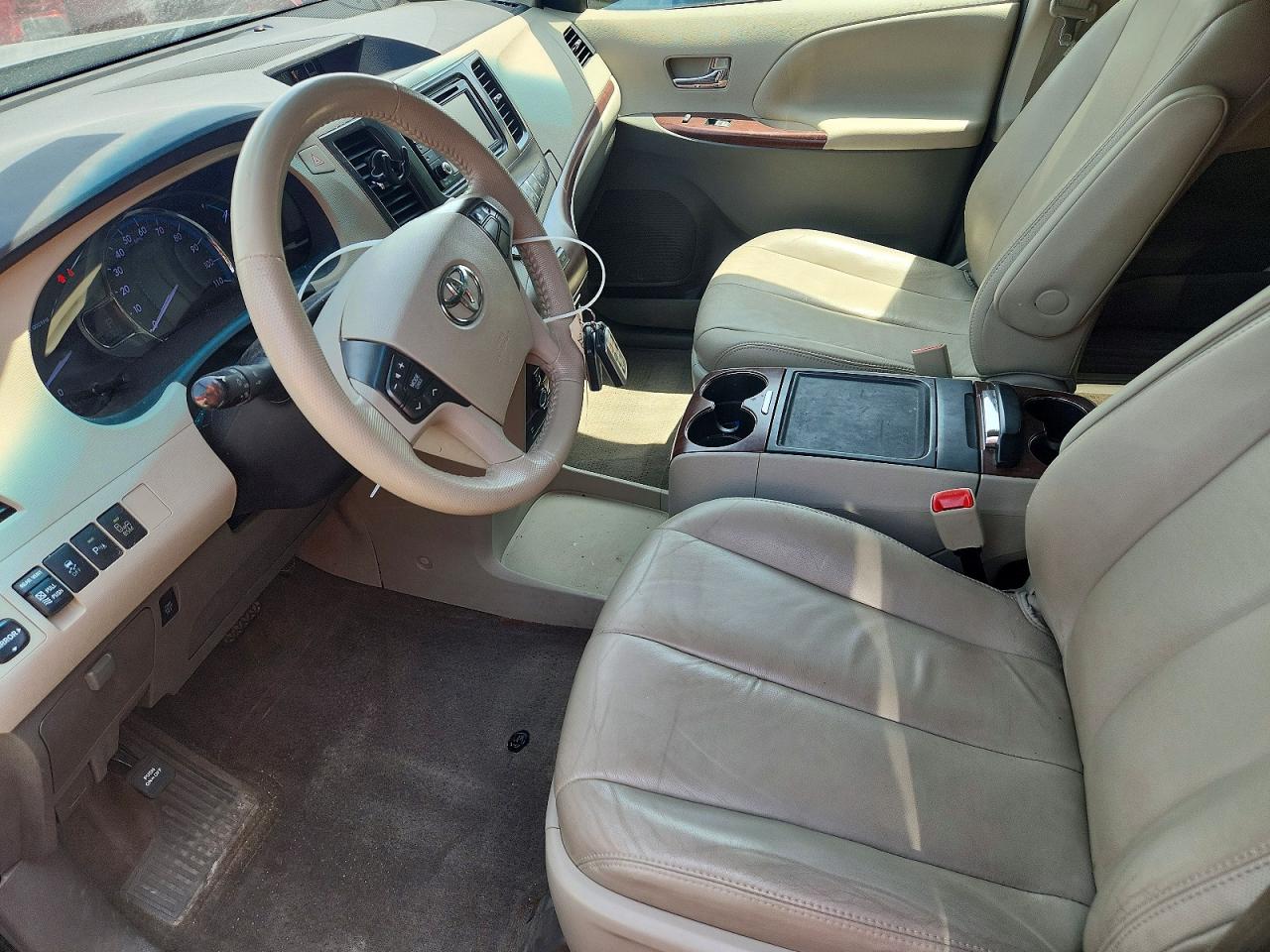 2014 TOYOTA SIENNA XLE 7-PASSENGER photo 13