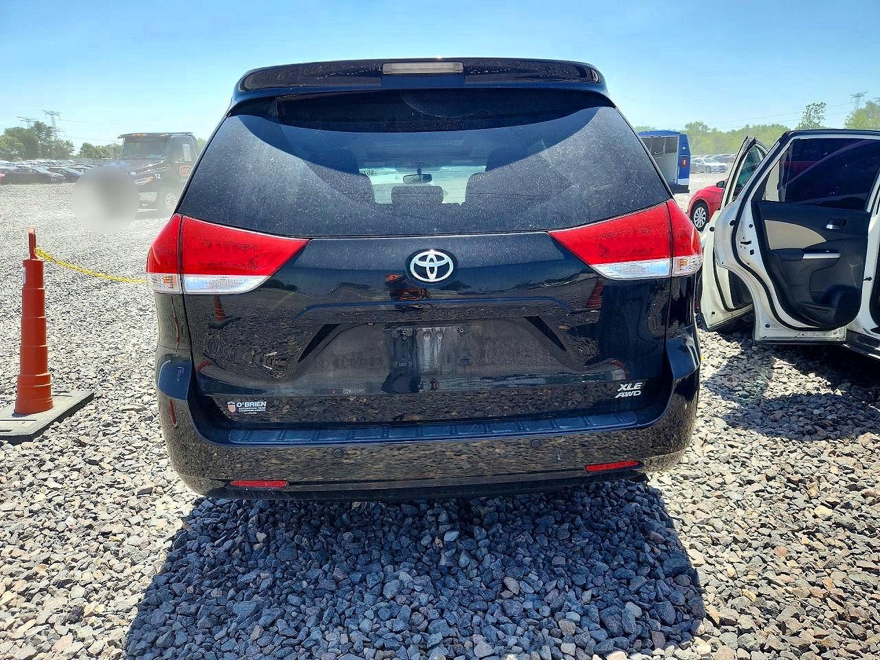 2014 TOYOTA SIENNA XLE 7-PASSENGER photo 11