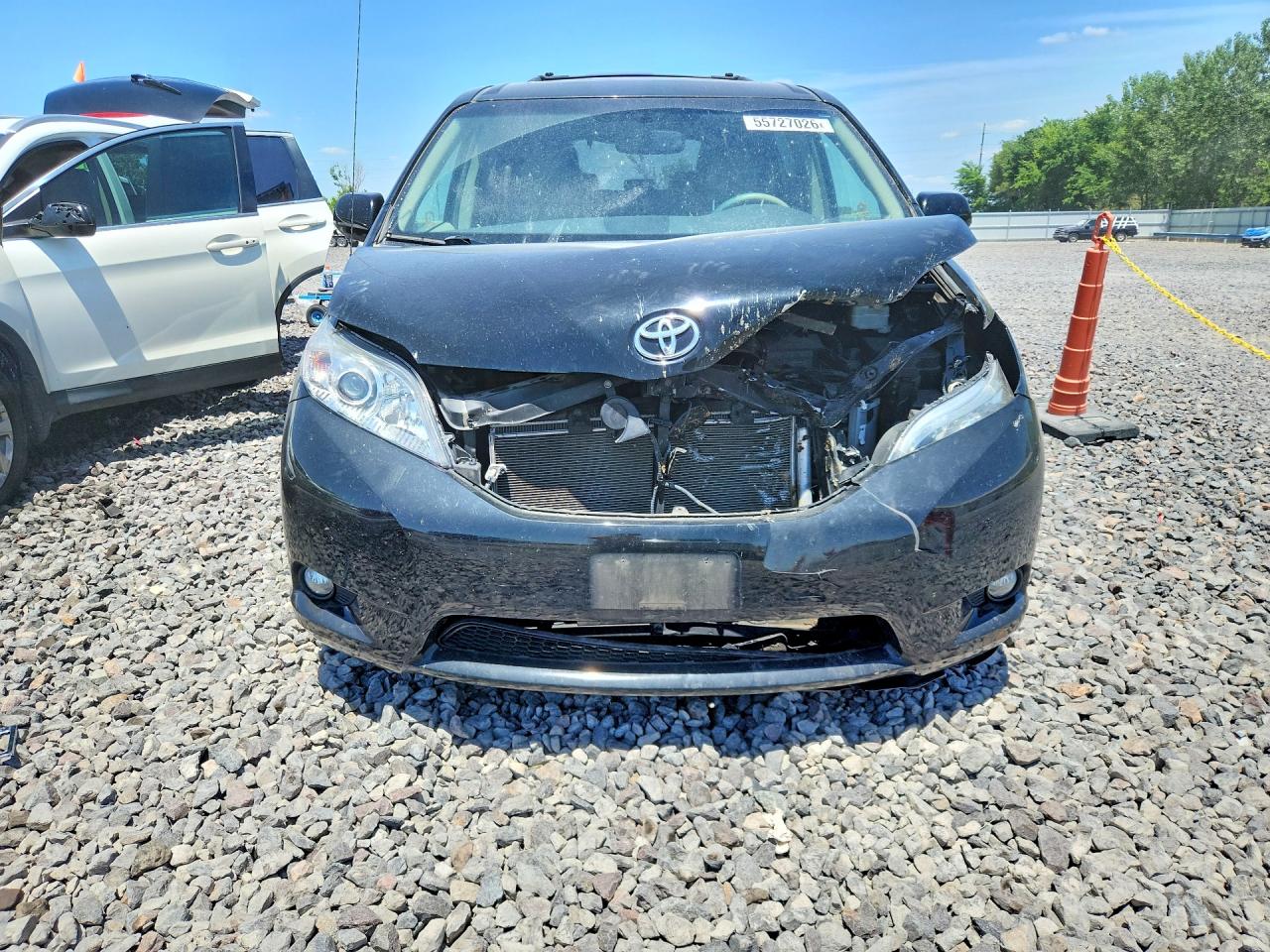2014 TOYOTA SIENNA XLE 7-PASSENGER photo 9
