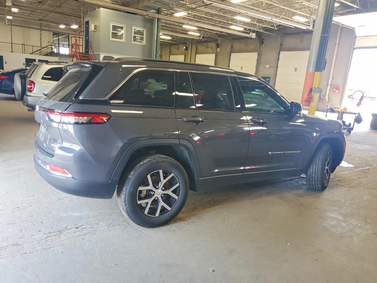 2024 JEEP GRAND CHEROKEE LIMITED photo 7
