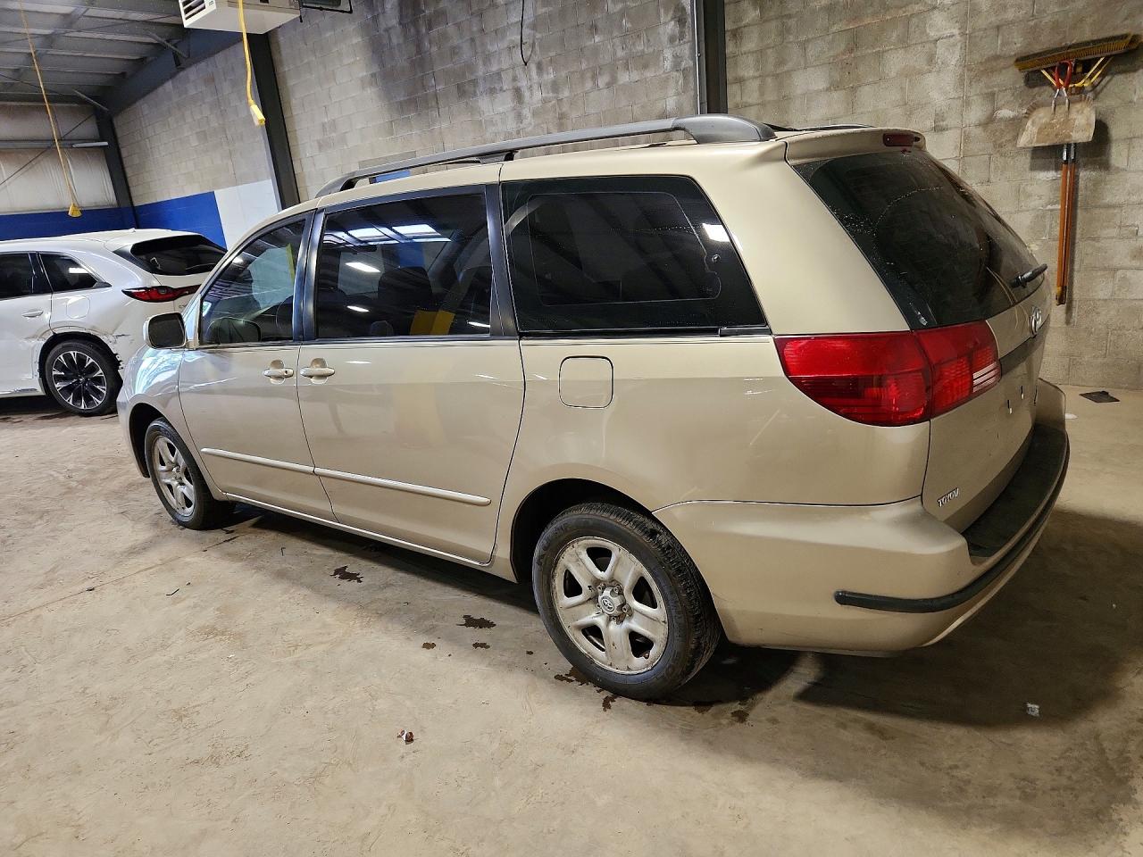 2004 TOYOTA SIENNA CE 7 PASSENGER photo 4
