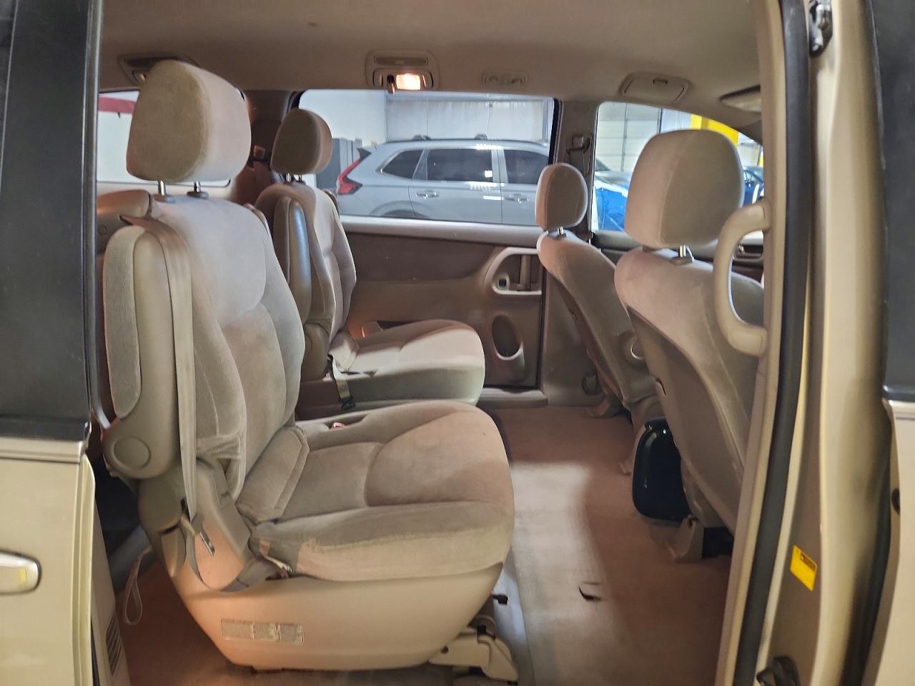 2004 TOYOTA SIENNA CE 7 PASSENGER photo 31