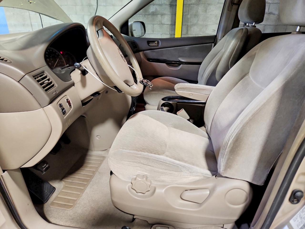 2004 TOYOTA SIENNA CE 7 PASSENGER photo 19
